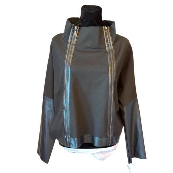 Vegan Leather Accent Zipper Top The Hylma - Picture 7 of 12